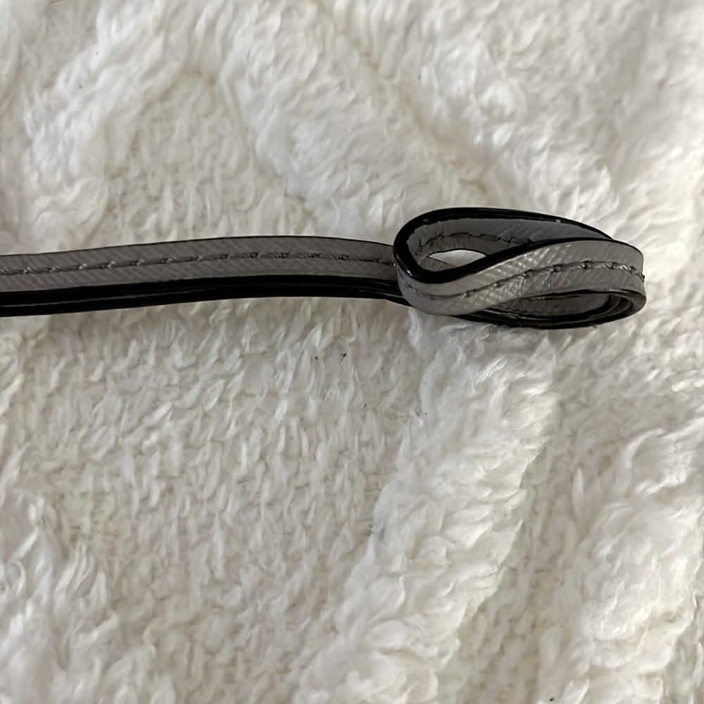 Tory Burch Robinson Keychain - Picture 3 of 3